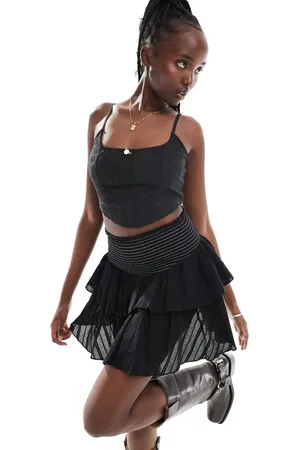 Daisy Street – Kurzes Camisole-Oberteil mit eckigem Ausschnitt, Lochstickerei und Rosendetail