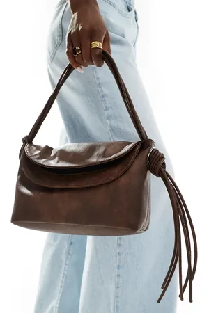 ASOS – Schultertasche in verwaschenem mit Doppelklappe und Quaste
