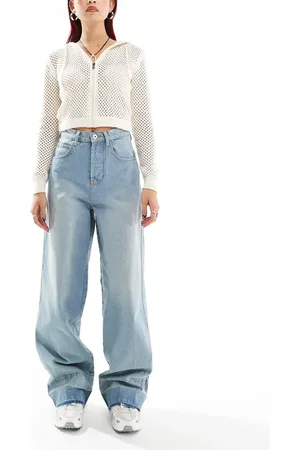 COLLUSION – X002 – Weite Jeans in mittelblauer Waschung mit ausgelassenem Saum