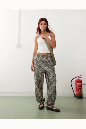 COLLUSION – Oversize-Jogginghose mit mehrfarbigem Military-Muster