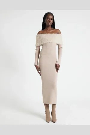River Island – Midi-Strickkleid in Nerzbraun mit Carmen-Ausschnitt und flauschigem Detail