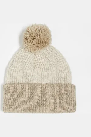 New Era – Beanie in Beige mit Bommel und Blockfarbendesign