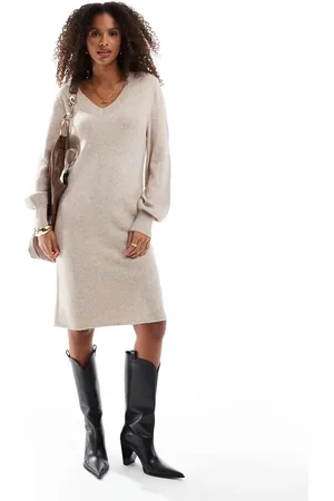 ONLY – Midi-Strickkleid in Beige mit V-Ausschnitt