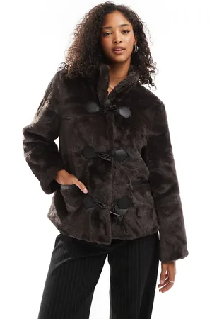 VERO MODA – Jacke aus Kunstpelz in Schokoladenbraun mit Knebelverschluss