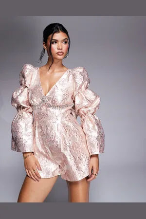 ASOS – Verzierter Jacquard-Playsuit in mit Rückenschleife