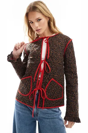 ASOS – Steppjacke mit farblich abgesetzter Paspelierung und Leopardenmuster