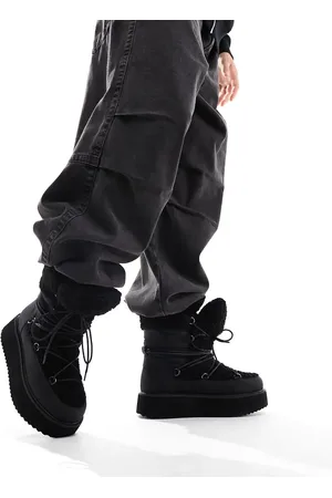 ASOS – Geschnürte Wanderstiefel in mit Teddyfell
