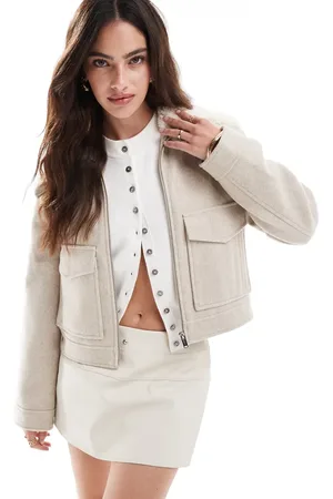 Stradivarius – Trucker-Jacke in Beige mit Teddyfell-Kragen