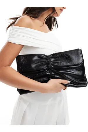 Glamorous – Geraffte Clutch-Tasche in schwarzer Lackoptik