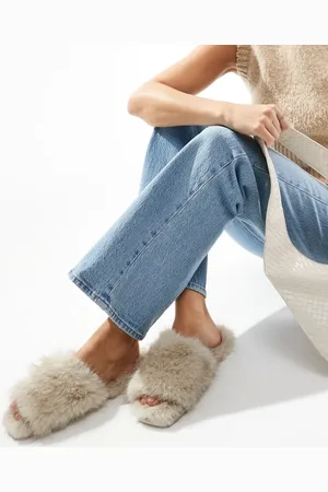 ASOS – Ziva – Pantoletten in Creme mit Kunstpelzbesatz