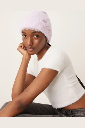 River Island – Flauschige Strickmütze in Mittellila mit Schriftzug