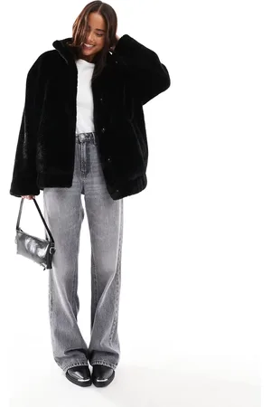 Miss Selfridge – Oversize-Bomberjacke in aus Kunstpelz