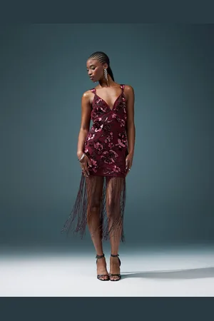 ASOS – Minikleid in Burgunderrot mit Perlenfransen und verziertem Blumenmuster
