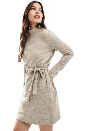 VERO MODA – Mini-Strickkleid in Beige meliert mit hohem Kragen und Taillenschnürung