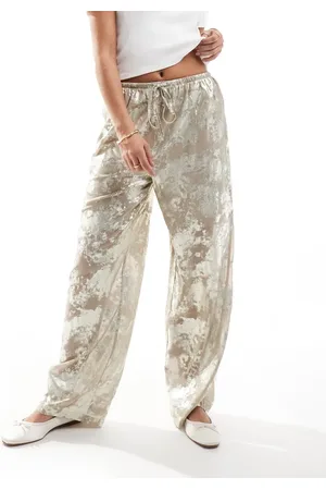 ONLY – Weit geschnittene Hose in Beige mit Folienprint