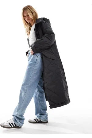 ASOS – Lang geschnittene Steppjacke in Anthrazit mit Kapuze