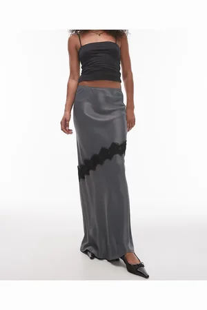 Topshop – Asymmetrischer Satin-Maxirock in mit diagonalem Spitzeneinsatz