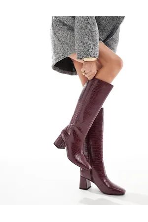 London Rebel – Lara – Kniehohe Stiefel in Kroko-Burgunderrot mit mittelhohem Blockabsatz