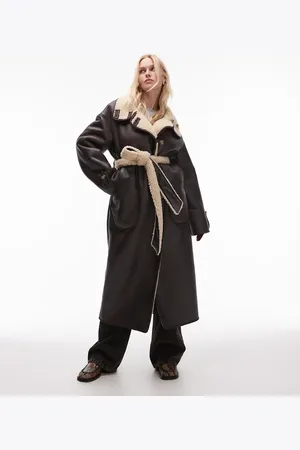 Topshop – Oversize-Trenchcoat aus Kunstleder in Dunkelbraun mit Lammfellimitat
