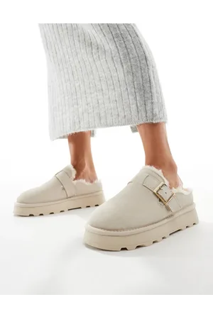 South Beach – Mules aus echtem Schaffell in Creme mit Schnalle