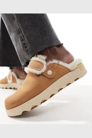 sorel – Viibe Cozy – Clogs aus Wildleder mit Kunstpelzbesatz in Tawny Buff und Natur