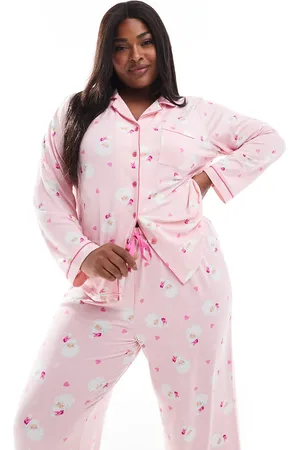 Loungeable Curve – Weihnachten – Jersey-Pyjama mit Weihnachtsmann-Print in Rosa/Rot