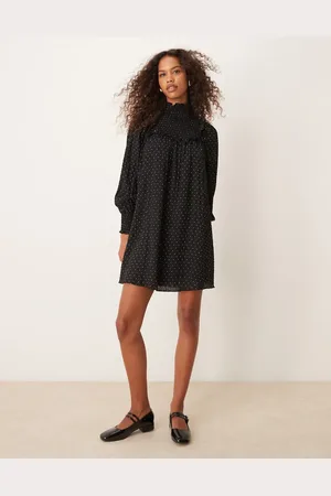 Glamorous – Hochgeschlossenes Mini-Hängerkleid mit Rüschen und Punktemuster
