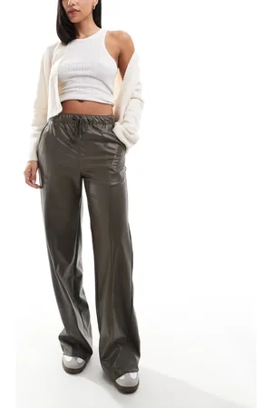 Pull&Bear – Hose aus Kunstleder in mit elastischem Bund