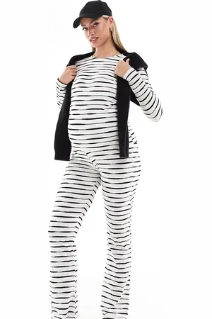 Mama;licious Mamalicious Maternity – Gerippte, ausgestellte Jerseyhose mit Spacedye in Schwarz- , Kombiteil