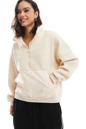 ONLY – Fleece-Pullover in Cremeweiß mit kurzem Reißverschluss und Fronttasche