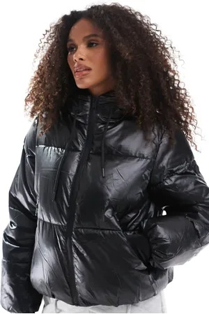 Stradivarius – Wattierte Jacke in mit Kapuze