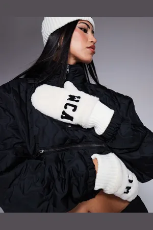 ASOS Weekend Collective – Fäustlinge aus Kunstpelz in Cremeweiß