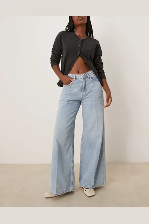 GANT – Jeans in hellblauer Waschung mit weitem Bein und Faltendetail