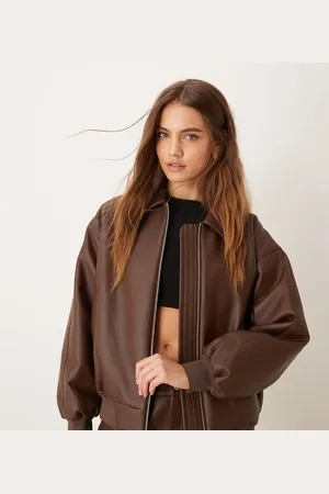 Calvin Klein – Bomberjacke aus Kunstleder in Dunkelbraun, exklusiv bei ASOS