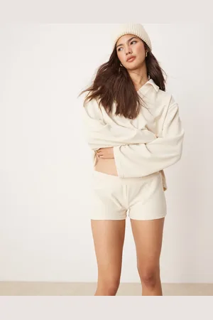 ASOS – Mix & Match – Flauschige Lounge-Shorts in Creme