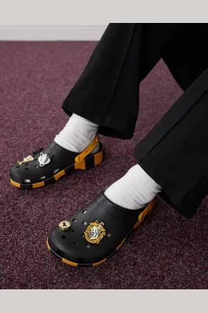 Crocs – Harry Potter – Unisex-Clogs mit „Hufflepuff“-Design