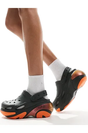 Crocs – Bubble Crush – Clogs in der Farbe Seetang