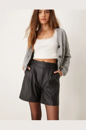 JDY – Shorts aus Kunstleder in