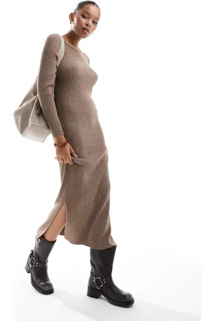ONLY – Geripptes Midaxi-Kleid in Beige mit U-Boot-Ausschnitt
