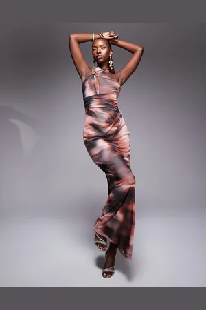 ASOS – Maxikleid in Rosa mit vorne überkreuztem Neckholder-Design und verschwommenem Muster