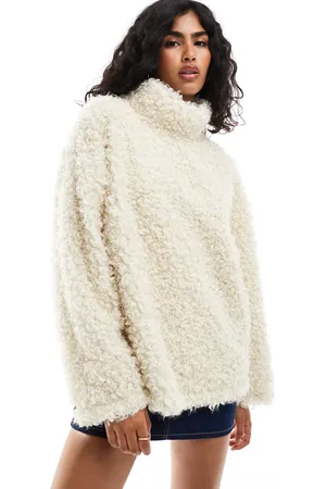 ASOS – Sehr flauschiges, hochgeschlossenes Oversize-Sweatshirt aus Teddyfell in Cremeweiß