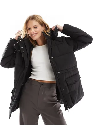 VERO MODA – Kurze, wattierte Jacke in mit Kapuze