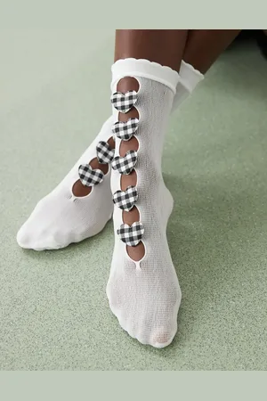 Reclaimed – Knöchelsocken in Weiß mit Vichy-Herzen
