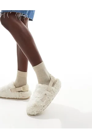 Nike – Calm – Flauschige Mules in Beige