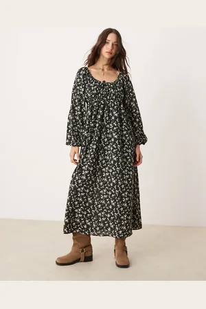 Glamorous – Maxikleid mit romantischem Boho-Blumenmuster, Frontschnürung und Volumenärmeln