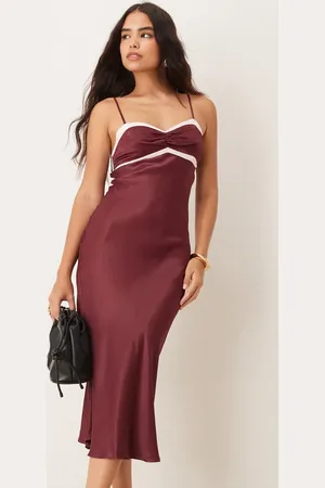 ASOS – Satin-Midikleid in Burgunderrot mit Kontrastbesatz und Körbchen