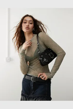 Weekday – Nico – Langärmliges Oberteil in Beige aus Netzstoff mit kariertem Print