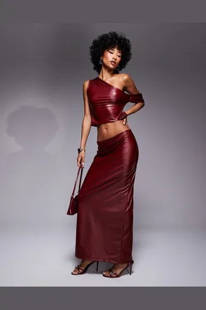 ASOS – Midirock in Burgunderrot im Wet-Look