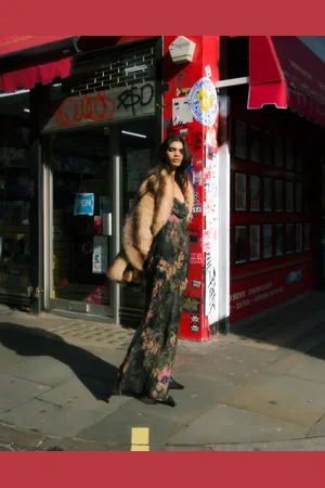 Topshop – Doppellagiges Maxi-Trägerkleid mit Godet-Saum und Blumenmuster