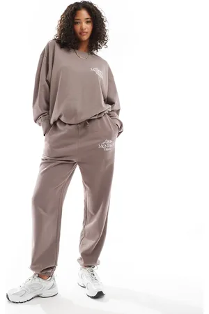 ASOS – Oversize-Jogginghose in Pilzbraun mit Bündchen und aufgestickter „Montana“-Grafik, Kombiteil